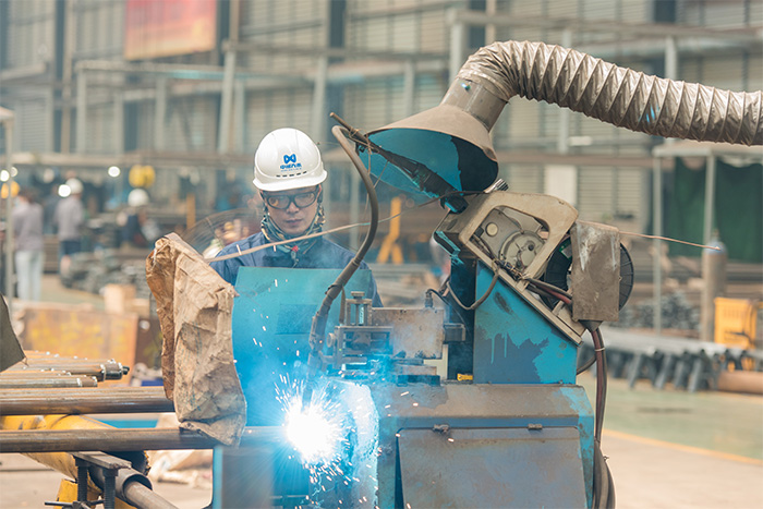 凌海网架自动化焊接